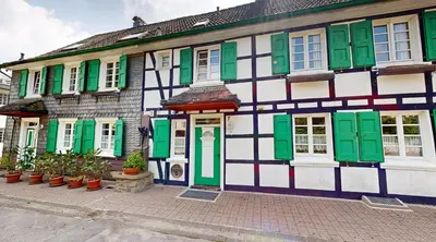 Das Gebäude in dem sich der Bauernhof befindet