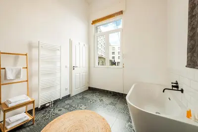 Ein Badezimmer in der Unterkunft Klassen Stay - Exklusives Loft - XXL Leinwand - 4 km Messe, 1,5 km HBF