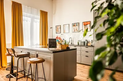 Küche/Küchenzeile in der Unterkunft Klassen Stay - Exklusives Loft - XXL Leinwand - 4 km Messe, 1,5 km HBF