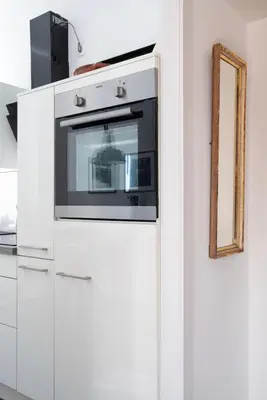 Küche/Küchenzeile in der Unterkunft FeelsLikeHome - Schöne&zentral angebundene Altbauwohnung mit Parkplatz