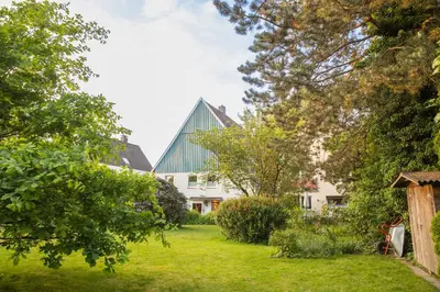 Ein Garten an der Unterkunft Gasthaus Benke, Fachwerkhaus in Westfalen