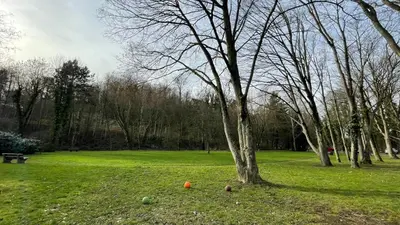 Ein Garten an der Unterkunft FeWo Phönixhütte am Baldeneysee in Kupferdreh