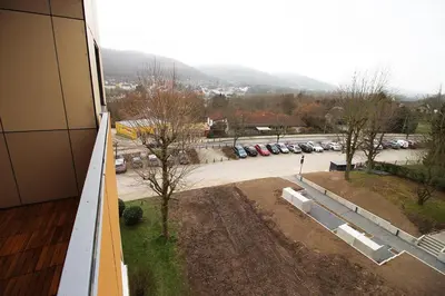 Ein allgemeiner Bergblick oder ein Berglick von der Ferienwohnung aus