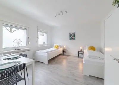 Ein Bett oder Betten in einem Zimmer der Unterkunft VAZ Apartments Haus Walsum Modernes Monteur- & Team-Base WLAN, Küche