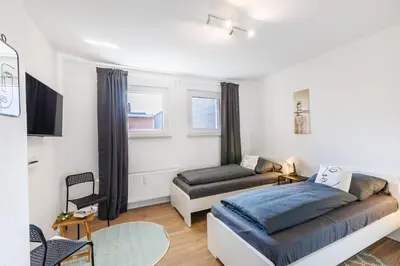 Ein Bett oder Betten in einem Zimmer der Unterkunft VAZ Apartments Haus Walsum Modernes Monteur- & Team-Base WLAN, Küche