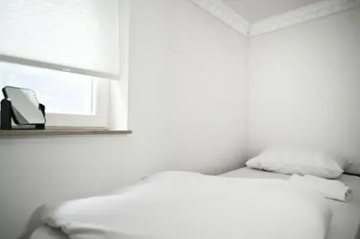 Ein Bett oder Betten in einem Zimmer der Unterkunft Ferienwohnung & Aparts am Schloss Park