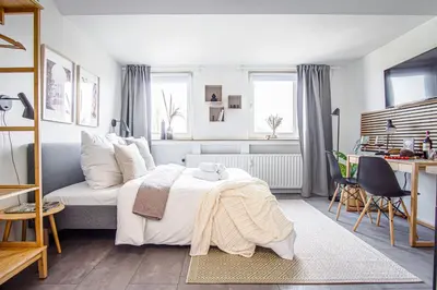 Ein Bett oder Betten in einem Zimmer der Unterkunft HOMEFY - Studio Sky