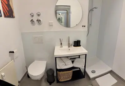 Ein Badezimmer in der Unterkunft BOSTEL 89 - Apartment, in der Altstadt, Klimaanlage, Aufzug