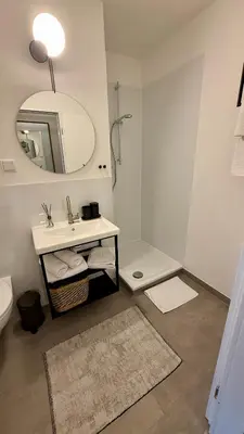 Ein Badezimmer in der Unterkunft BOSTEL 89 - Apartment, in der Altstadt, Klimaanlage, Aufzug