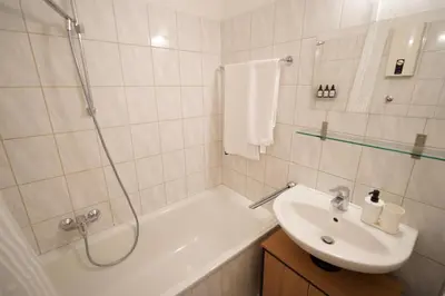 Ein Badezimmer in der Unterkunft Dein Flughafen Messe Appartment nahe Düsseldorf 1