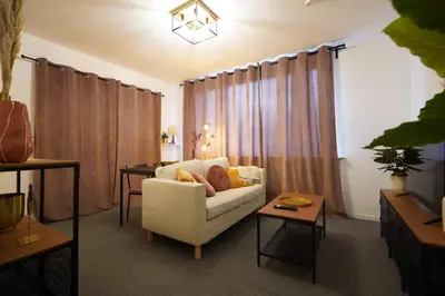 Ein Sitzbereich in der Unterkunft Dein Flughafen Messe Appartment nahe Düsseldorf 1
