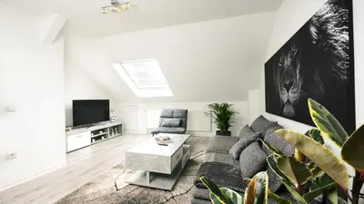 TV/Unterhaltungsangebot in der Unterkunft 2,5-Zimmer inkl Arbeitsplatz, WLAN & free Netflix, Amazon-Free Parken vollausgestattete Wohnung, 24h Check In