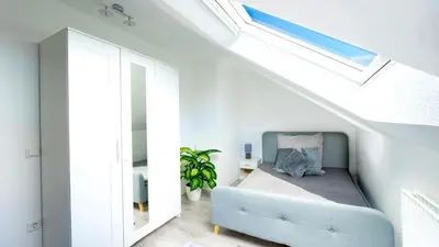 Ein Bett oder Betten in einem Zimmer der Unterkunft 2,5-Zimmer inkl Arbeitsplatz, WLAN & free Netflix, Amazon-Free Parken vollausgestattete Wohnung, 24h Check In