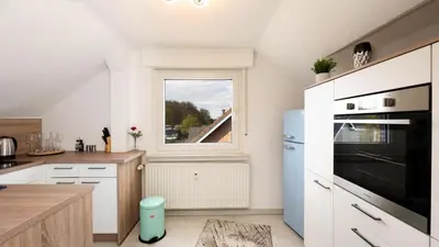 Küche/Küchenzeile in der Unterkunft 2,5-Zimmer inkl Arbeitsplatz, WLAN & free Netflix, Amazon-Free Parken vollausgestattete Wohnung, 24h Check In