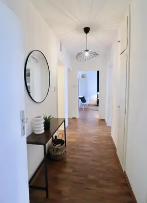 Ein Bett oder Betten in einem Zimmer der Unterkunft SABE APARTMENT: BALCONY + FREE PARKING + NETFLIX