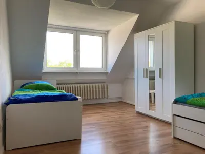 Ein Bett oder Betten in einem Zimmer der Unterkunft gemütliche Altbauwohnung im Wuppertaler Westen