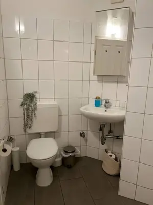 Ein Badezimmer in der Unterkunft Zentral, geräumig, Messe nah! BE2R