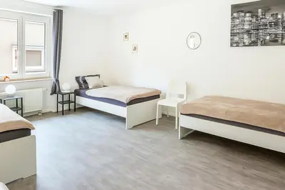 Ein Bett oder Betten in einem Zimmer der Unterkunft VAZ Apartments Haus Langerfeld für Monteure, TV, WLAN, Küche, nahe 3M und EDE