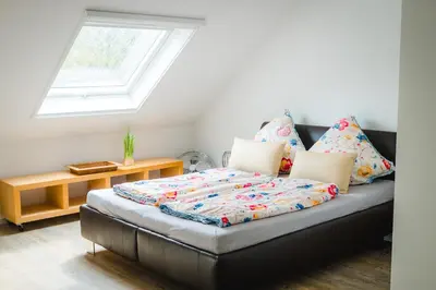 Ein Bett oder Betten in einem Zimmer der Unterkunft Oveney Apartments