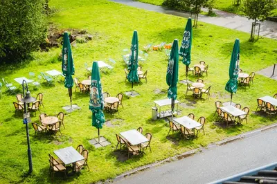 Ein Garten an der Unterkunft Oveney Apartments