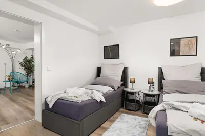 Ein Bett oder Betten in einem Zimmer der Unterkunft MOLA Apartments-Ferienwohnung für 5 Personen-separater Eingang-Gratis Parkplatz-Terrasse-Grill-Highspeed WLAN-auch für Langzeit geeignet