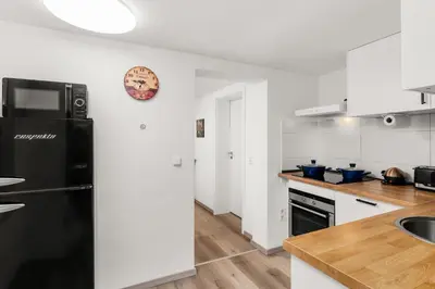 Küche/Küchenzeile in der Unterkunft MOLA Apartments-Ferienwohnung für 5 Personen-separater Eingang-Gratis Parkplatz-Terrasse-Grill-Highspeed WLAN-auch für Langzeit geeignet