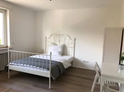 Ein Bett oder Betten in einem Zimmer der Unterkunft Mini Appartement Messezimmer Nähe Düsseldorf, Appartement 25 qm Hilden