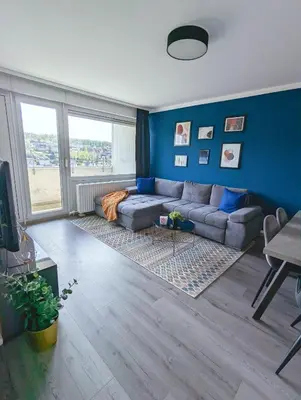 Ein Sitzbereich in der Unterkunft Modern flat with elevator/balcony/parking