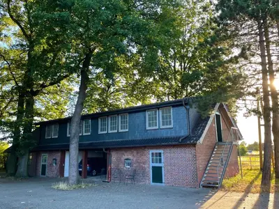 Das Gebäude in dem sich die Ferienwohnung befindet