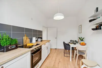 Küche/Küchenzeile in der Unterkunft Wuppertaler Altbau-Traum Gutenberg - Nähe DUS & Dortmund & Köln & Essen